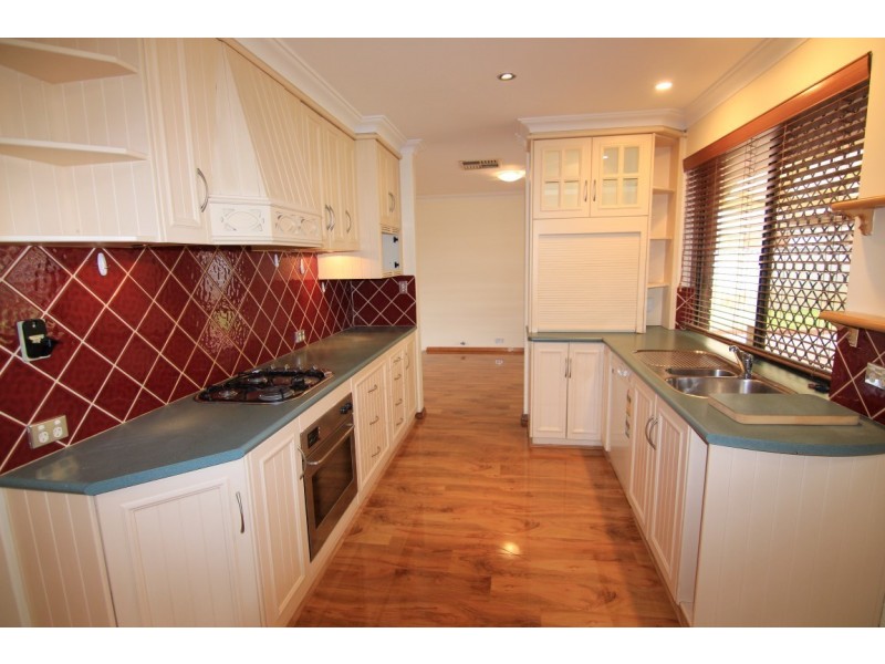 6 Robbins Place, Shelley WA 6148