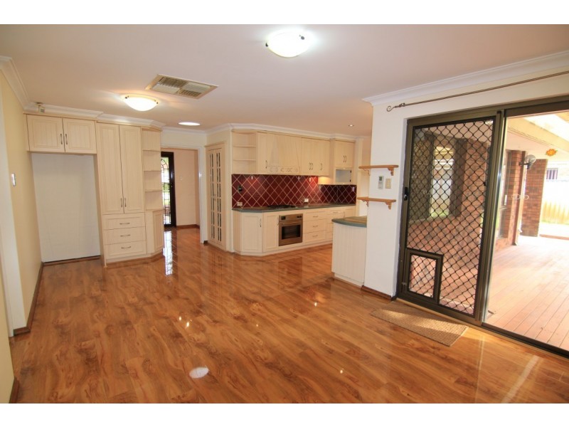 6 Robbins Place, Shelley WA 6148