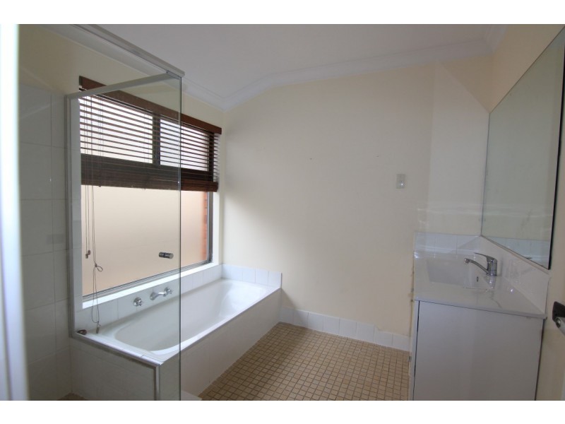 6 Robbins Place, Shelley WA 6148