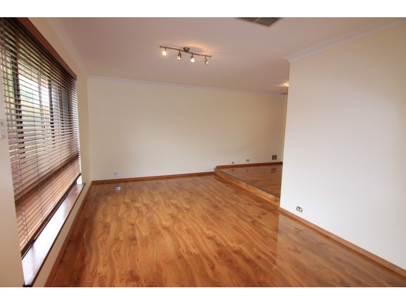 6 Robbins Place, Shelley WA 6148