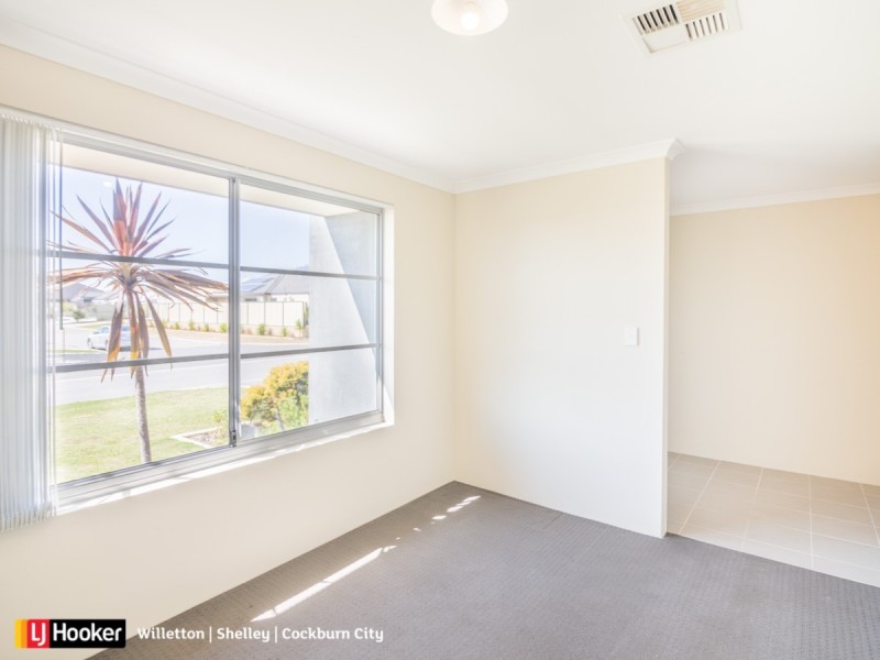 8 Featherflower Road, Hammond Park WA 6164