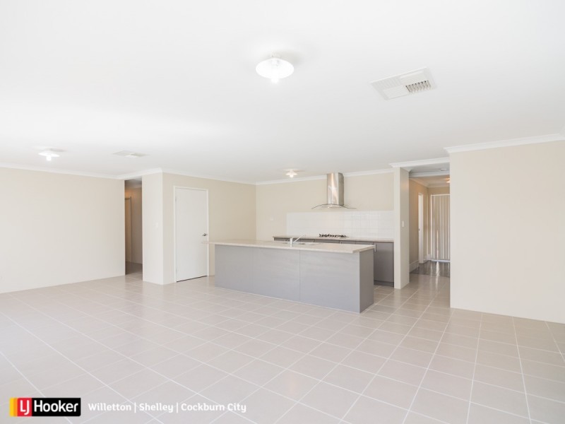 8 Featherflower Road, Hammond Park WA 6164