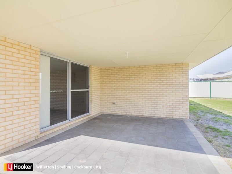 8 Featherflower Road, Hammond Park WA 6164