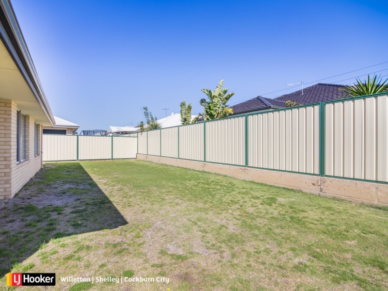 8 Featherflower Road, Hammond Park WA 6164