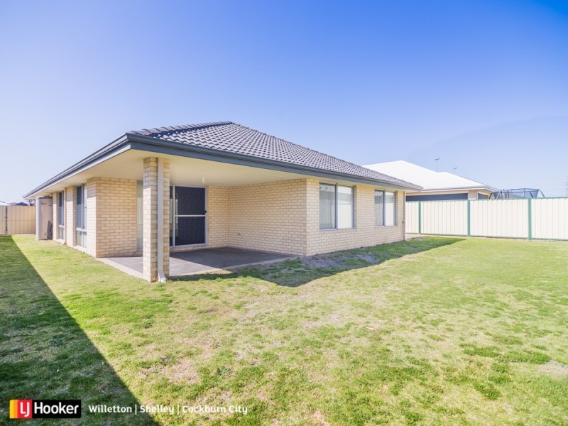 8 Featherflower Road, Hammond Park WA 6164