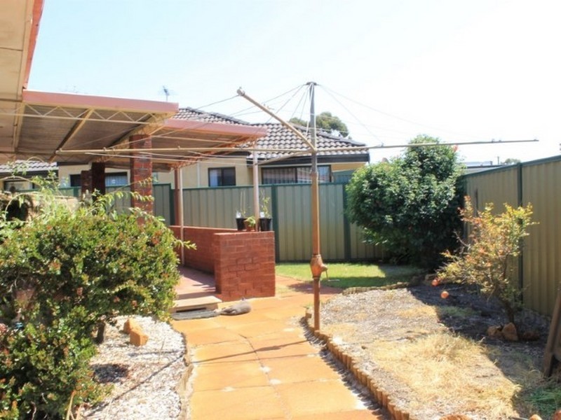 1 Cromer place, Lynwood WA 6147