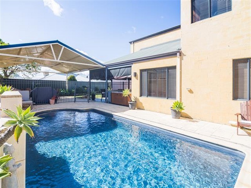 62 Carnegie Parade, Success WA 6164