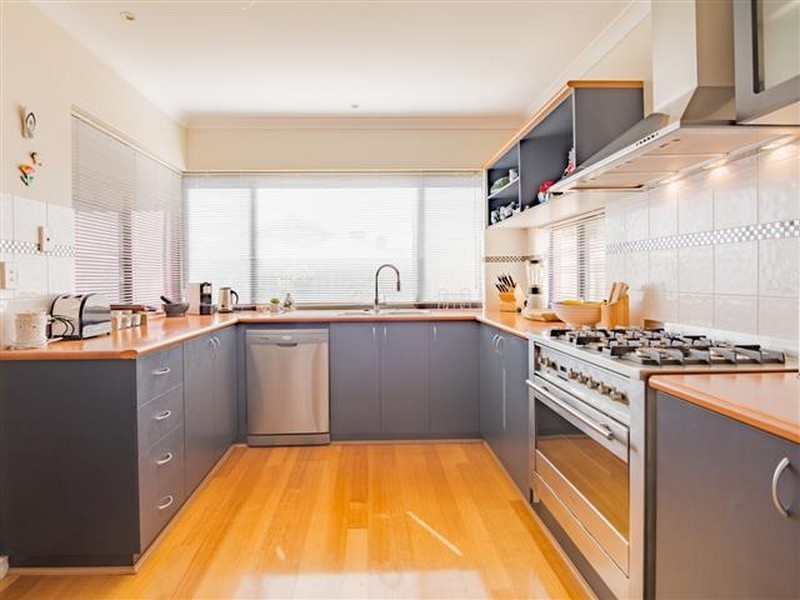 62 Carnegie Parade, Success WA 6164