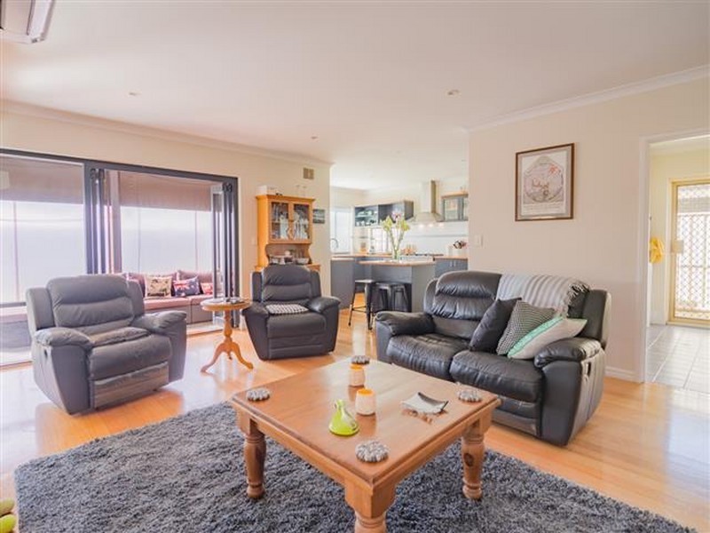 62 Carnegie Parade, Success WA 6164