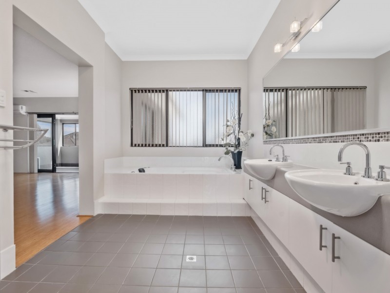 11 Kaliman Bend, Harrisdale WA 6112