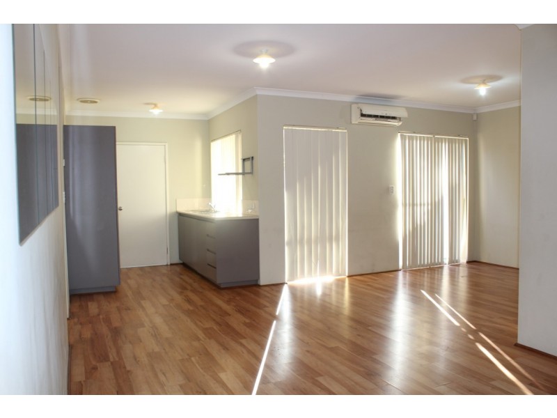 107 Centre Street, Queens Park WA 6107