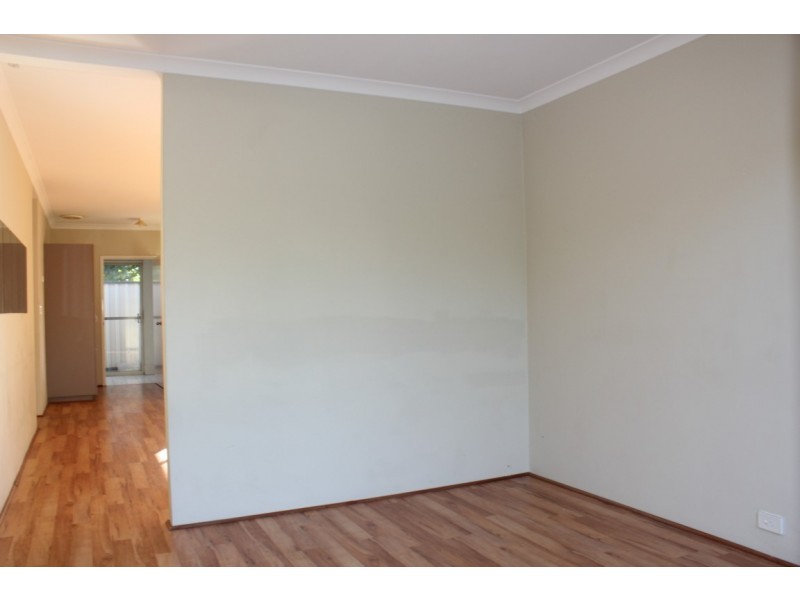 107 Centre Street, Queens Park WA 6107