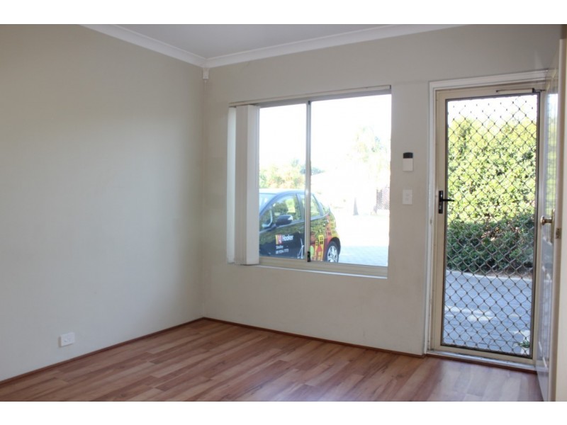 107 Centre Street, Queens Park WA 6107