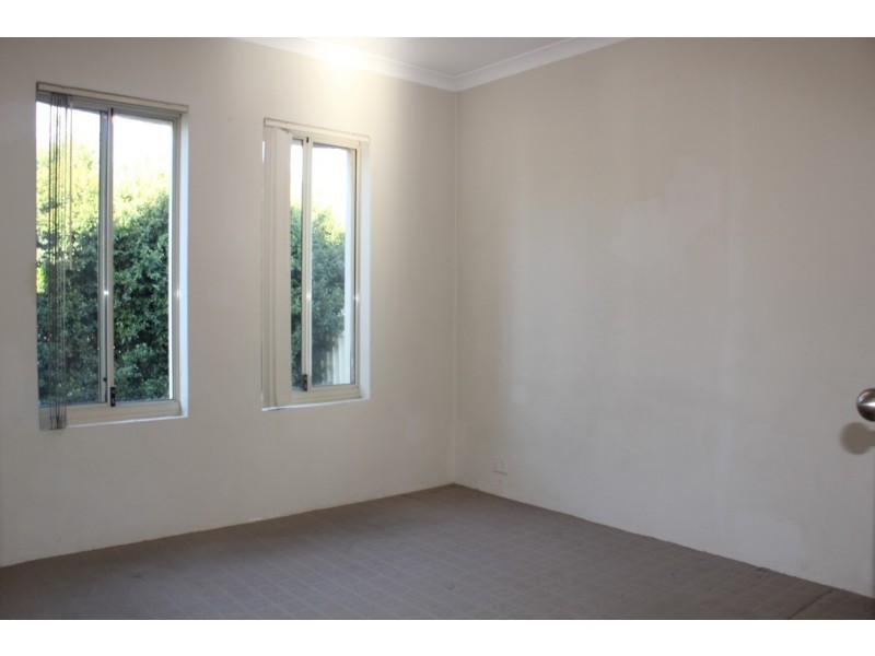 107 Centre Street, Queens Park WA 6107