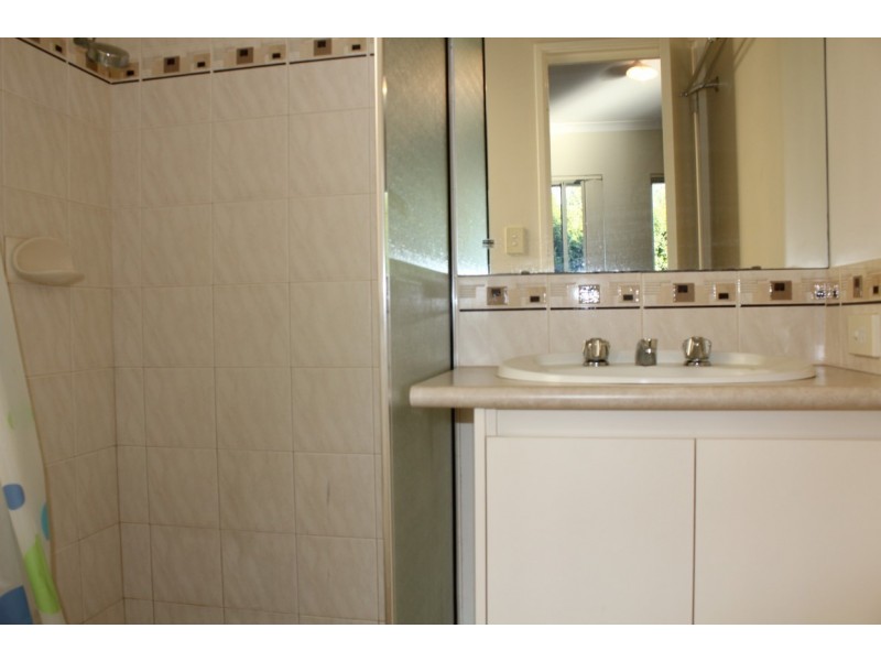 107 Centre Street, Queens Park WA 6107