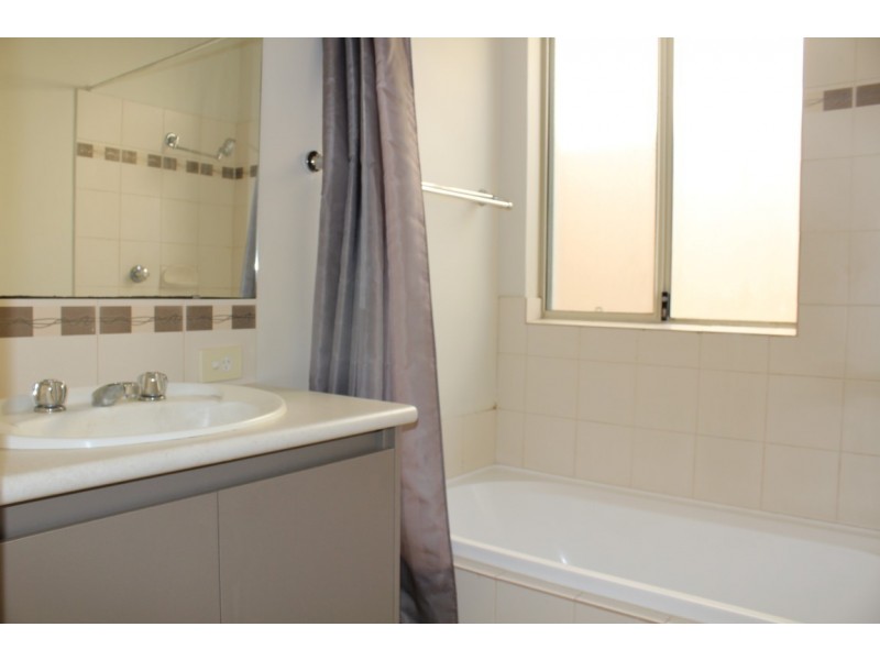 107 Centre Street, Queens Park WA 6107