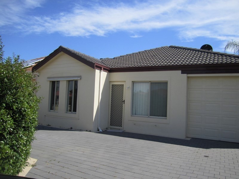 107 Centre Street, Queens Park WA 6107