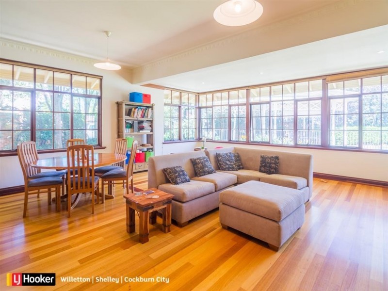 265 Riverton Drive, Shelley WA 6148