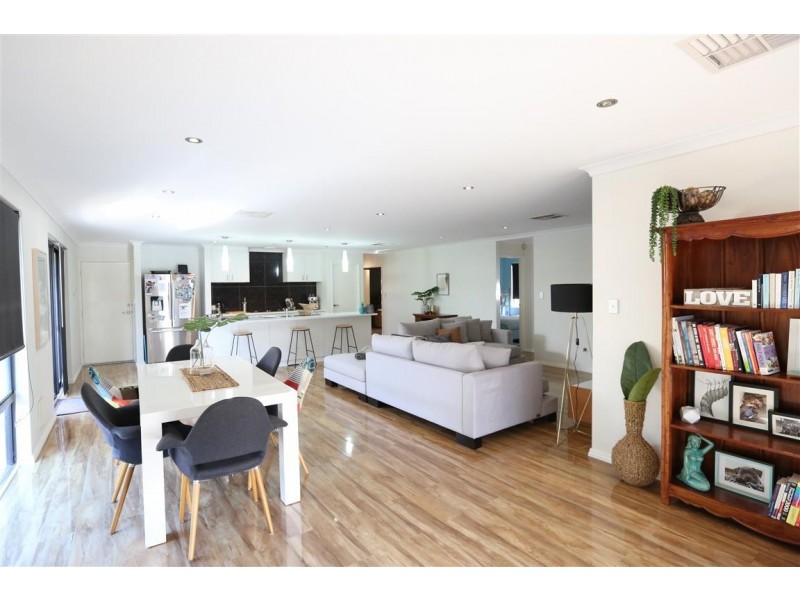 4 Belmore Bend, Aubin Grove WA 6164