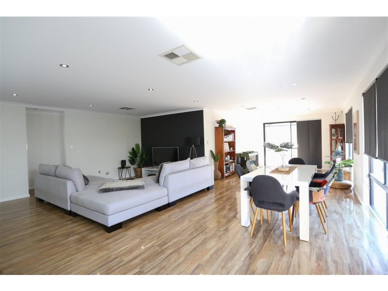 4 Belmore Bend, Aubin Grove WA 6164