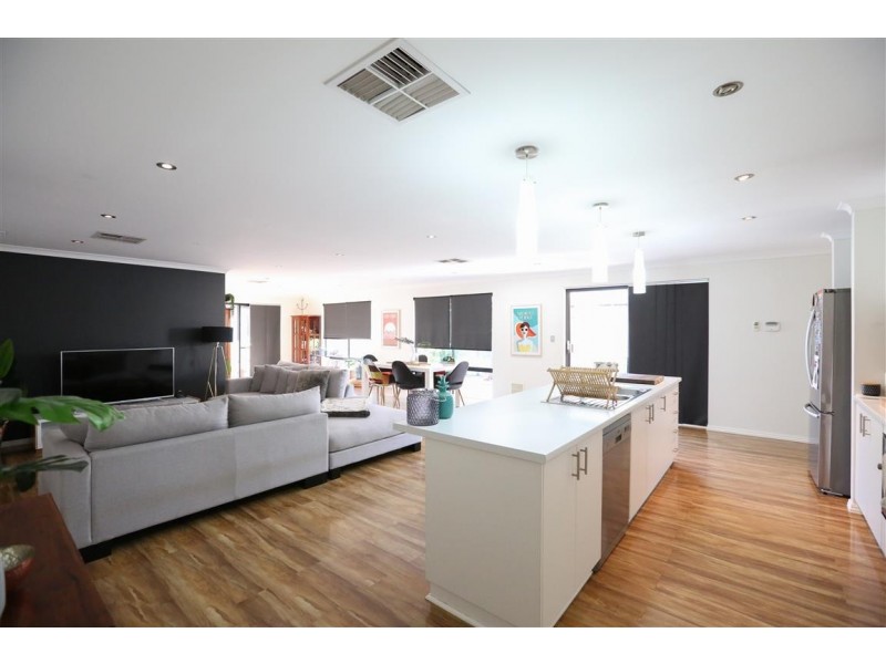 4 Belmore Bend, Aubin Grove WA 6164