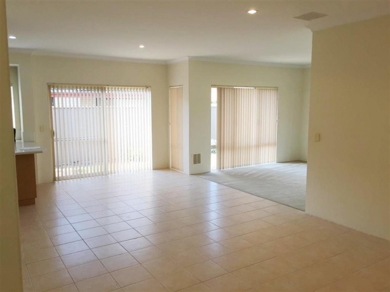21 Charnley Bend, Success WA 6164