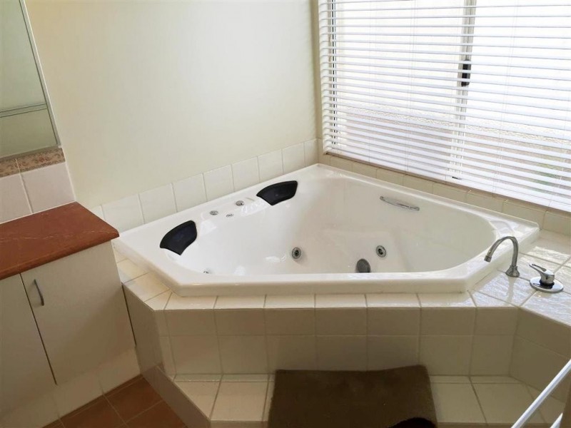 21 Charnley Bend, Success WA 6164