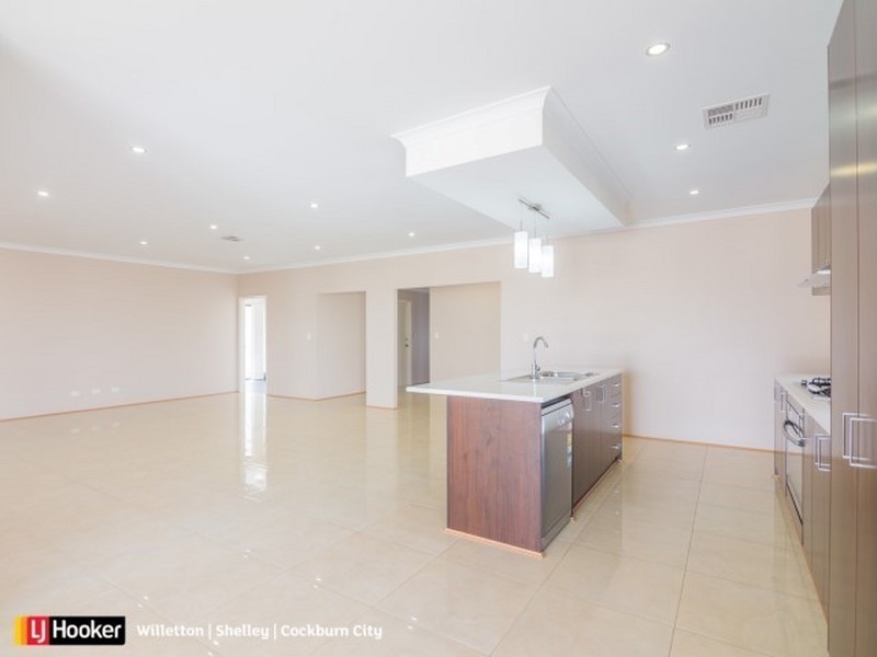 38 Eucalyptus Drive, Hammond Park WA 6164