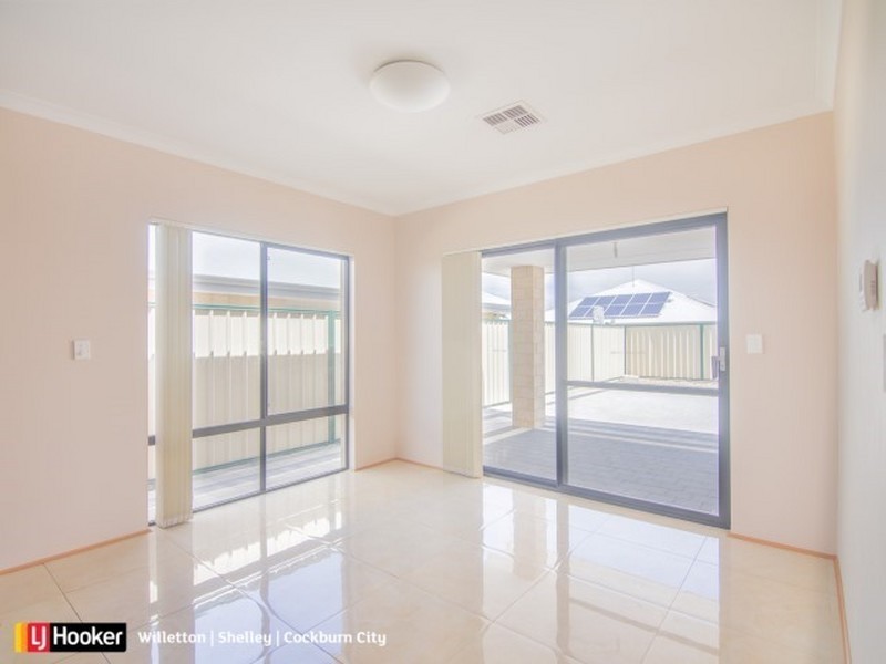 38 Eucalyptus Drive, Hammond Park WA 6164