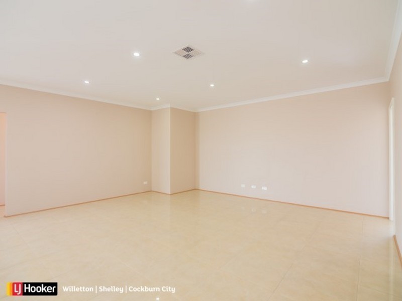 38 Eucalyptus Drive, Hammond Park WA 6164