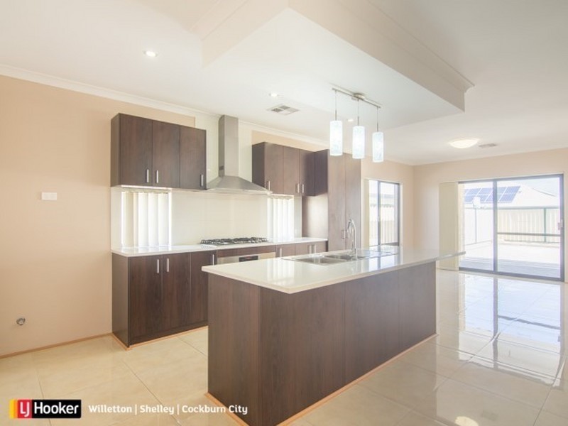 38 Eucalyptus Drive, Hammond Park WA 6164