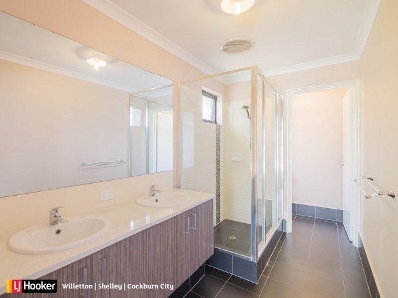 38 Eucalyptus Drive, Hammond Park WA 6164