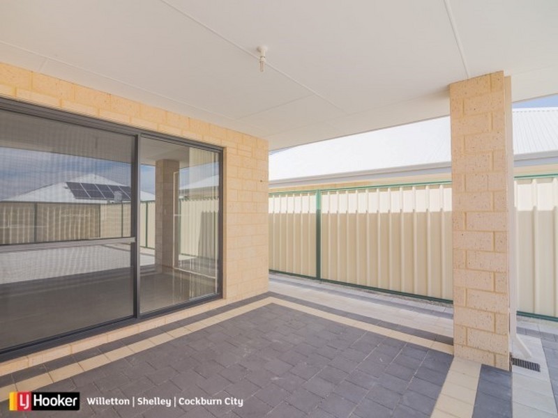 38 Eucalyptus Drive, Hammond Park WA 6164