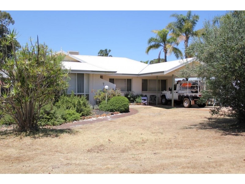7 Ionic Street, Rossmoyne WA 6148