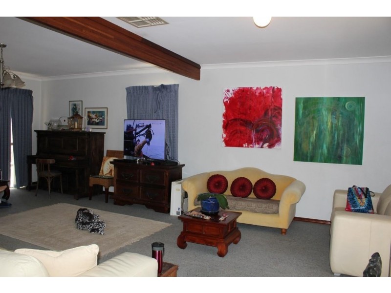 7 Ionic Street, Rossmoyne WA 6148