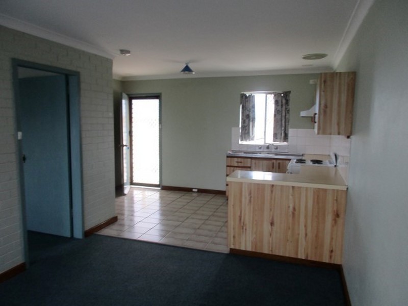 15/3 Burgundy Crescent, Spearwood WA 6163