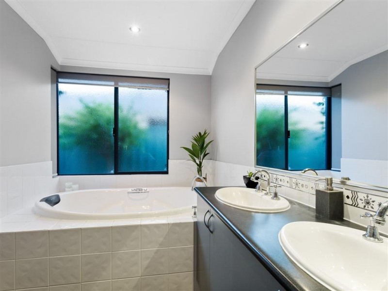 218 Bartram Road, Atwell WA 6164