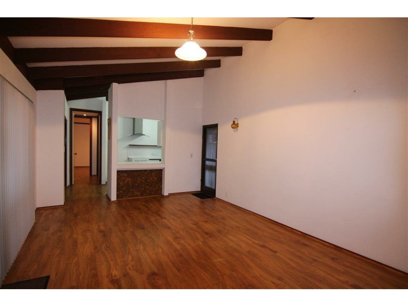 1/8 Cale Street, Como WA 6152