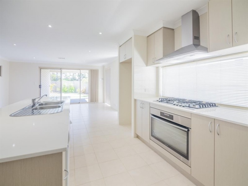 23 Southampton Drive, Piara Waters WA 6112