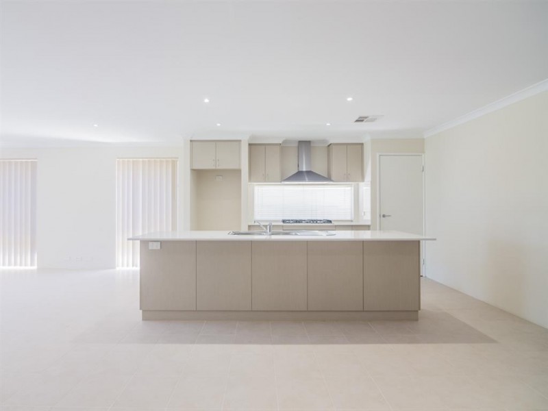 23 Southampton Drive, Piara Waters WA 6112