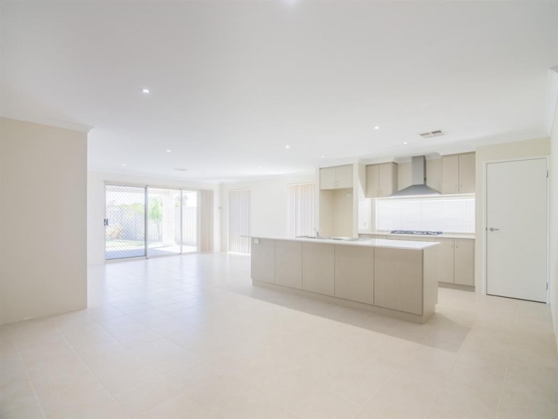 23 Southampton Drive, Piara Waters WA 6112