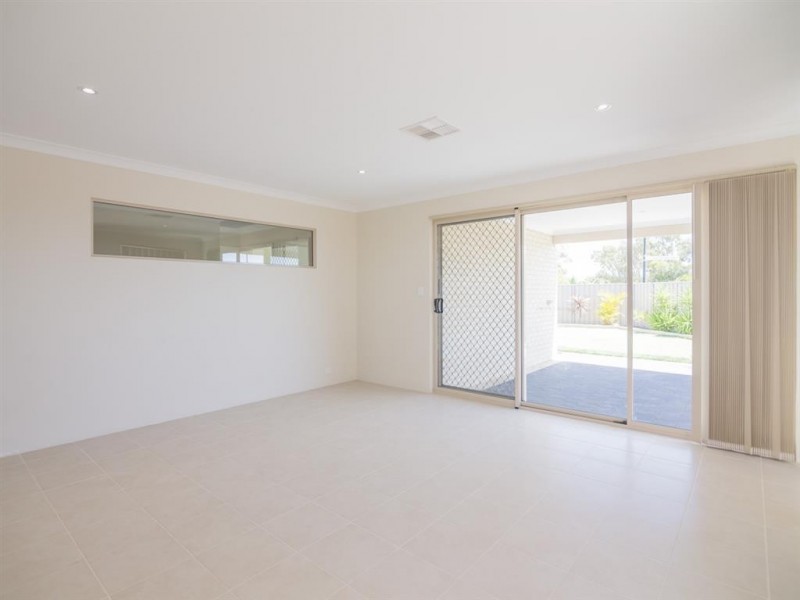 23 Southampton Drive, Piara Waters WA 6112