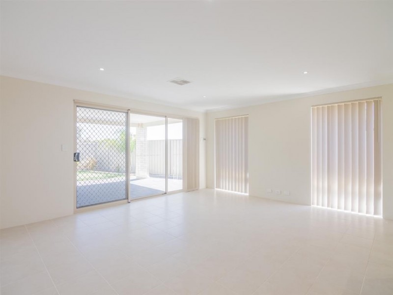 23 Southampton Drive, Piara Waters WA 6112