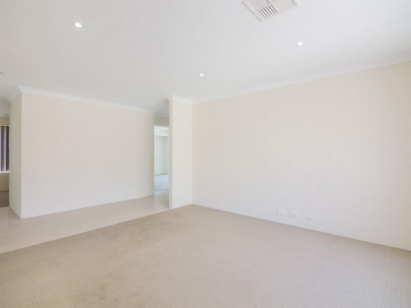 23 Southampton Drive, Piara Waters WA 6112