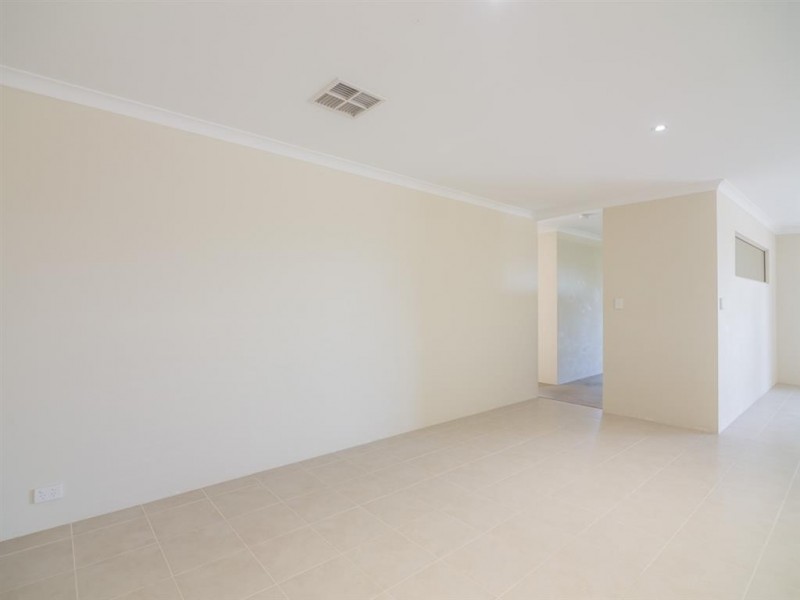 23 Southampton Drive, Piara Waters WA 6112