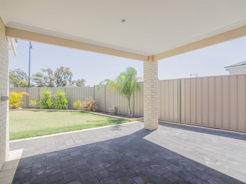 23 Southampton Drive, Piara Waters WA 6112