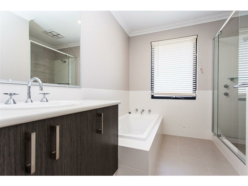 163 Honeywood Drive, Wandi WA 6167