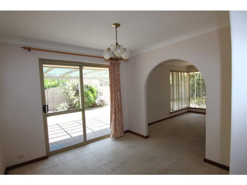 17b Sixth Avenue, Shelley WA 6148