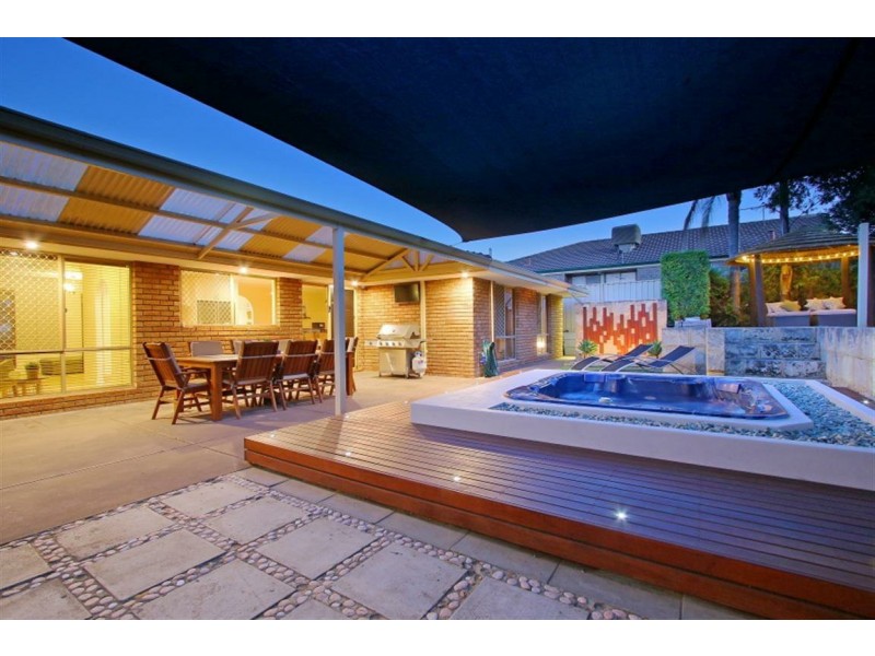 22 Beckett Close, Munster WA 6166