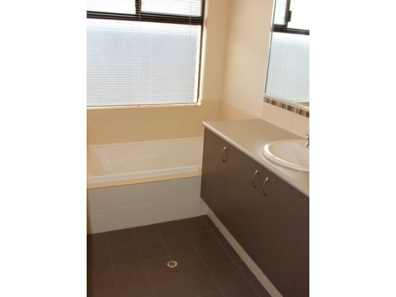 18 Gingerale Circle, Byford WA 6122